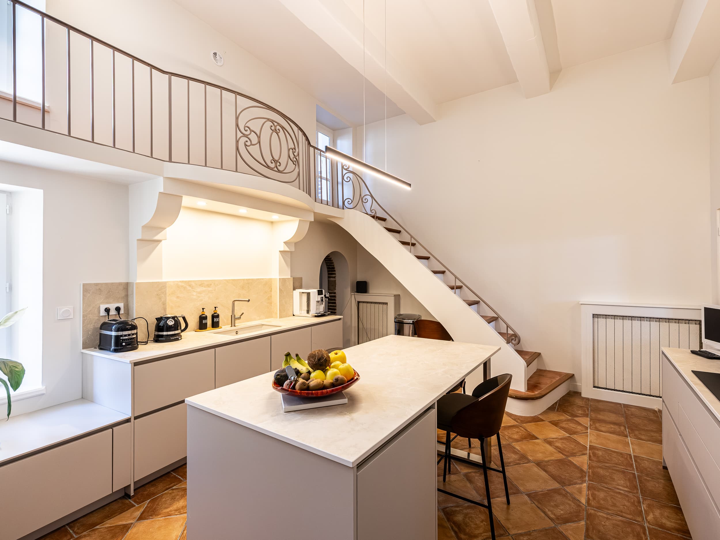 photographie immobilier AB Rénovation architecture Qapture cuisine escaliers
