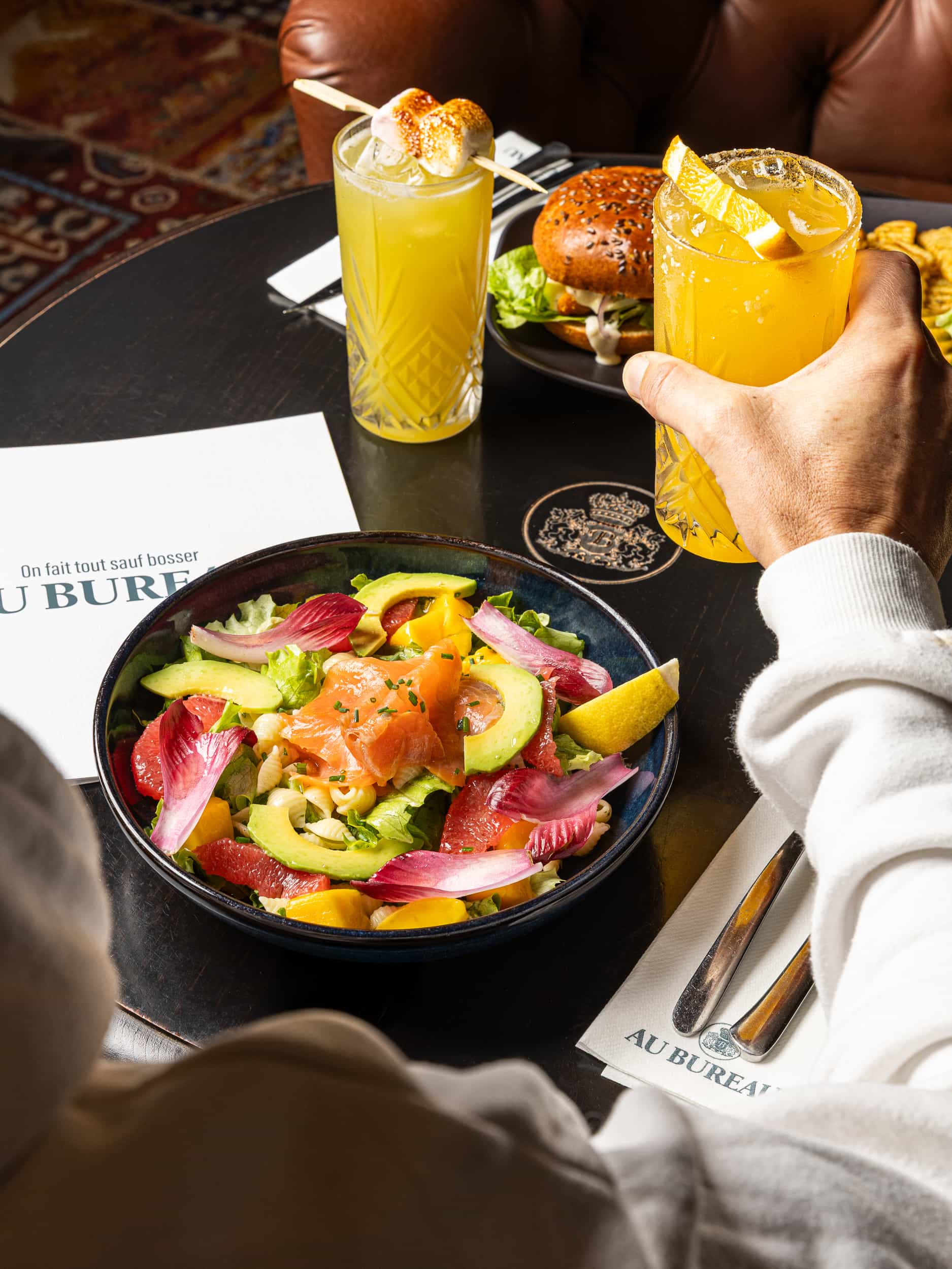 photographie culinaire au bureau Carcassonne restaurant plat Qapture salade avocat saumon jus de fruits