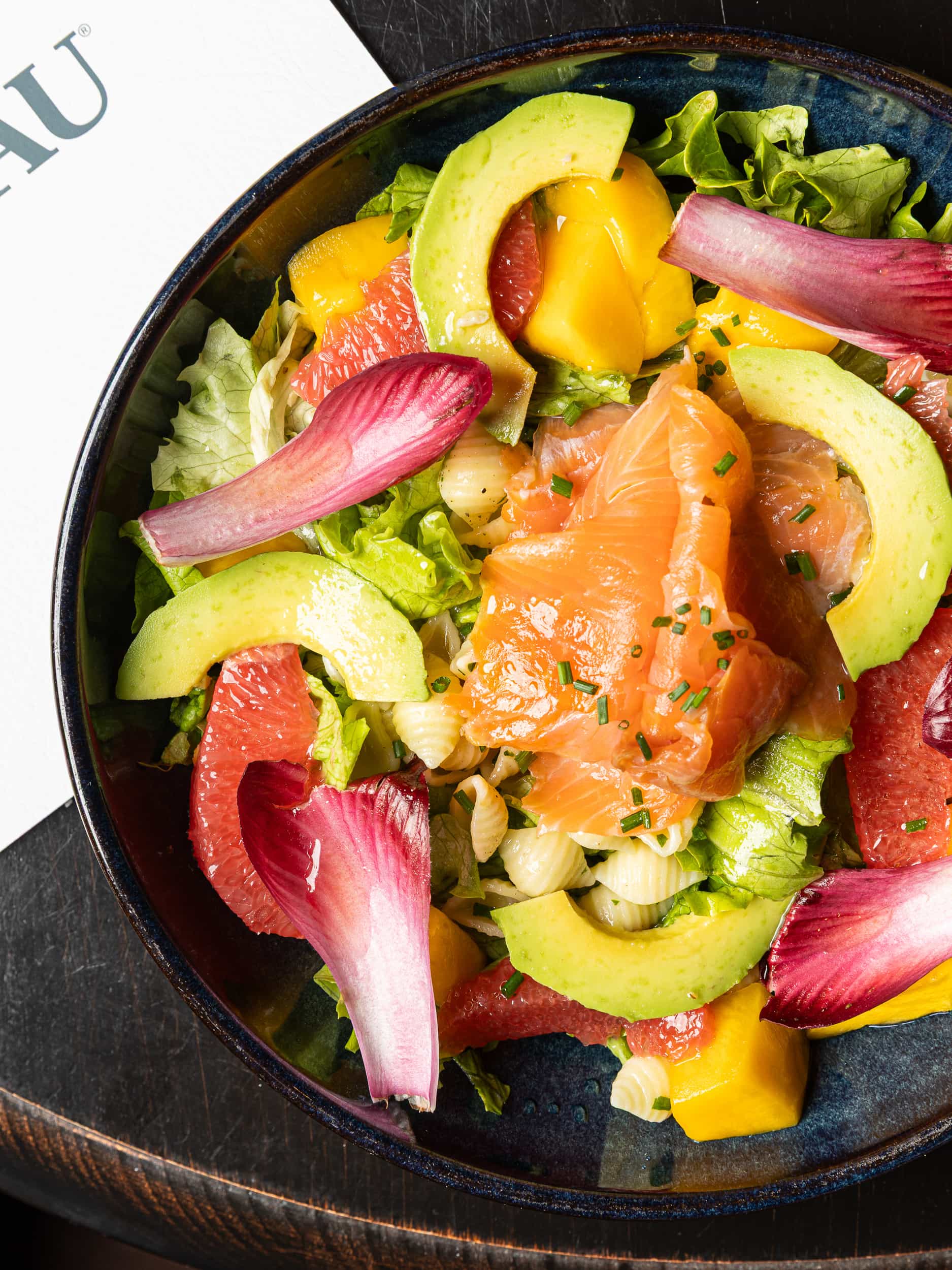 photographie culinaire au bureau Carcassonne restaurant plat Qapture salade avocat saumon