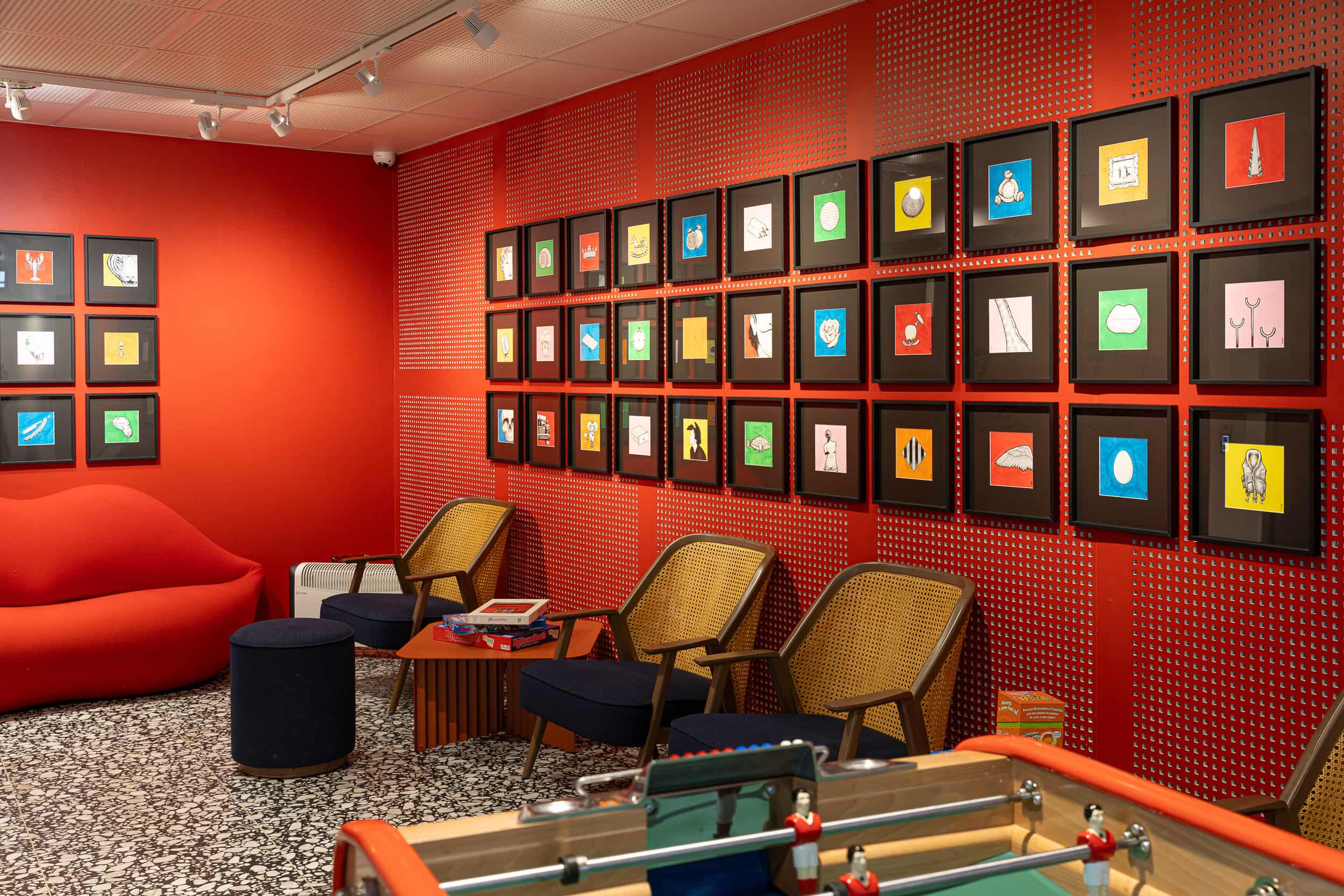 photographie immobilier Dali Hotel Montauban architecture Qapture rouge décoration mobilier
