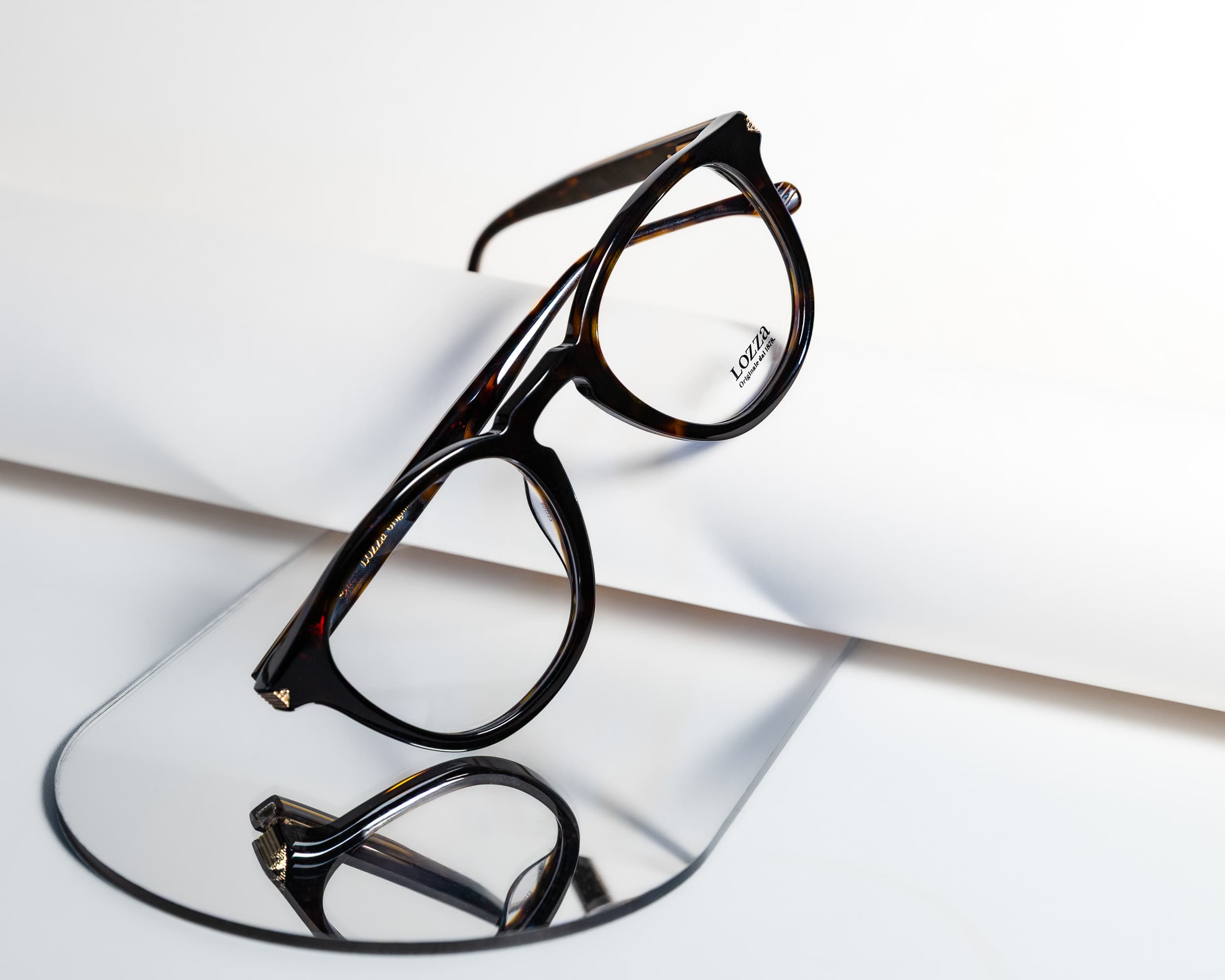photographie de produit mise en scène lunettes de vue optic2000 Carcassonne Qapture Lozza